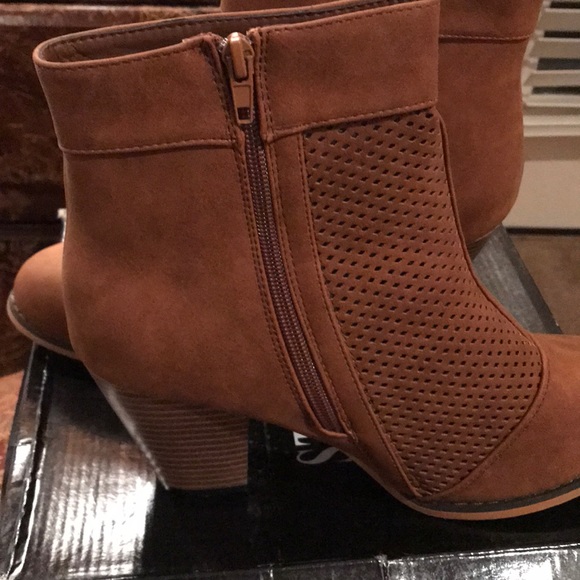 Tan ankle boot, new - Picture 4 of 5